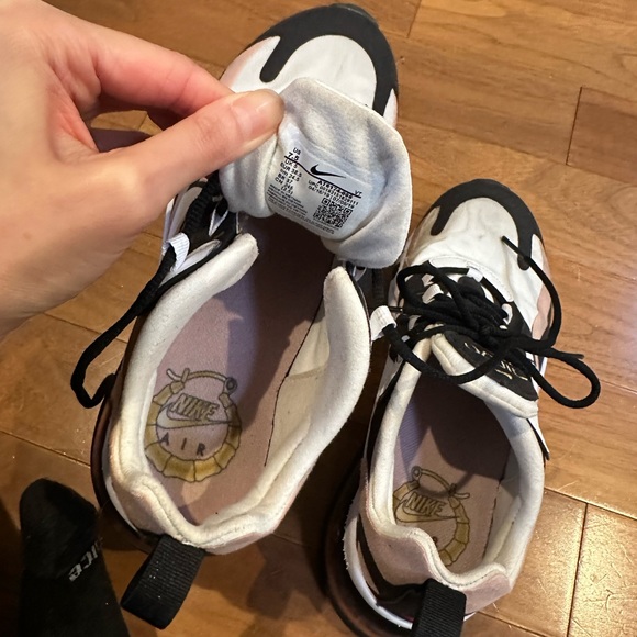 Nike Airmax 270 React Black Pink Bleached Coral - Picture 9 of 10